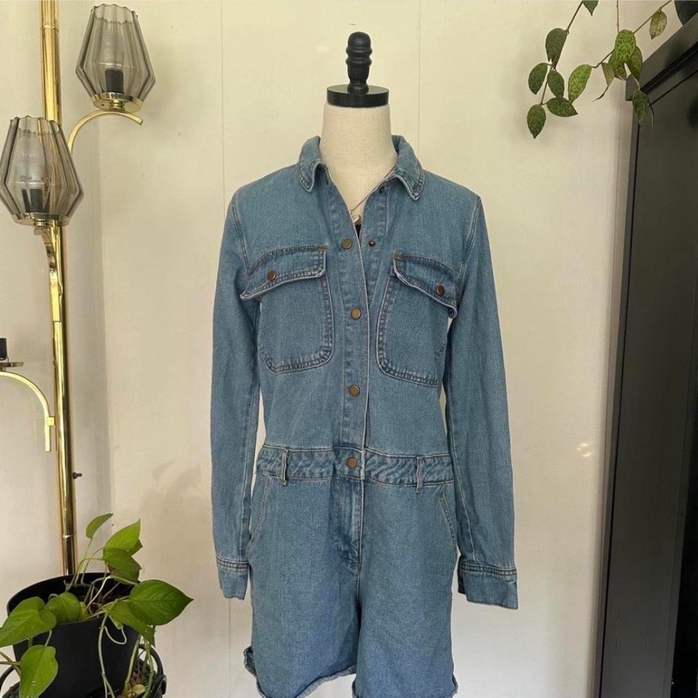 Forever 21 Womens Blue Denim Long Sleeve Button Up Utility Romper Size Medium